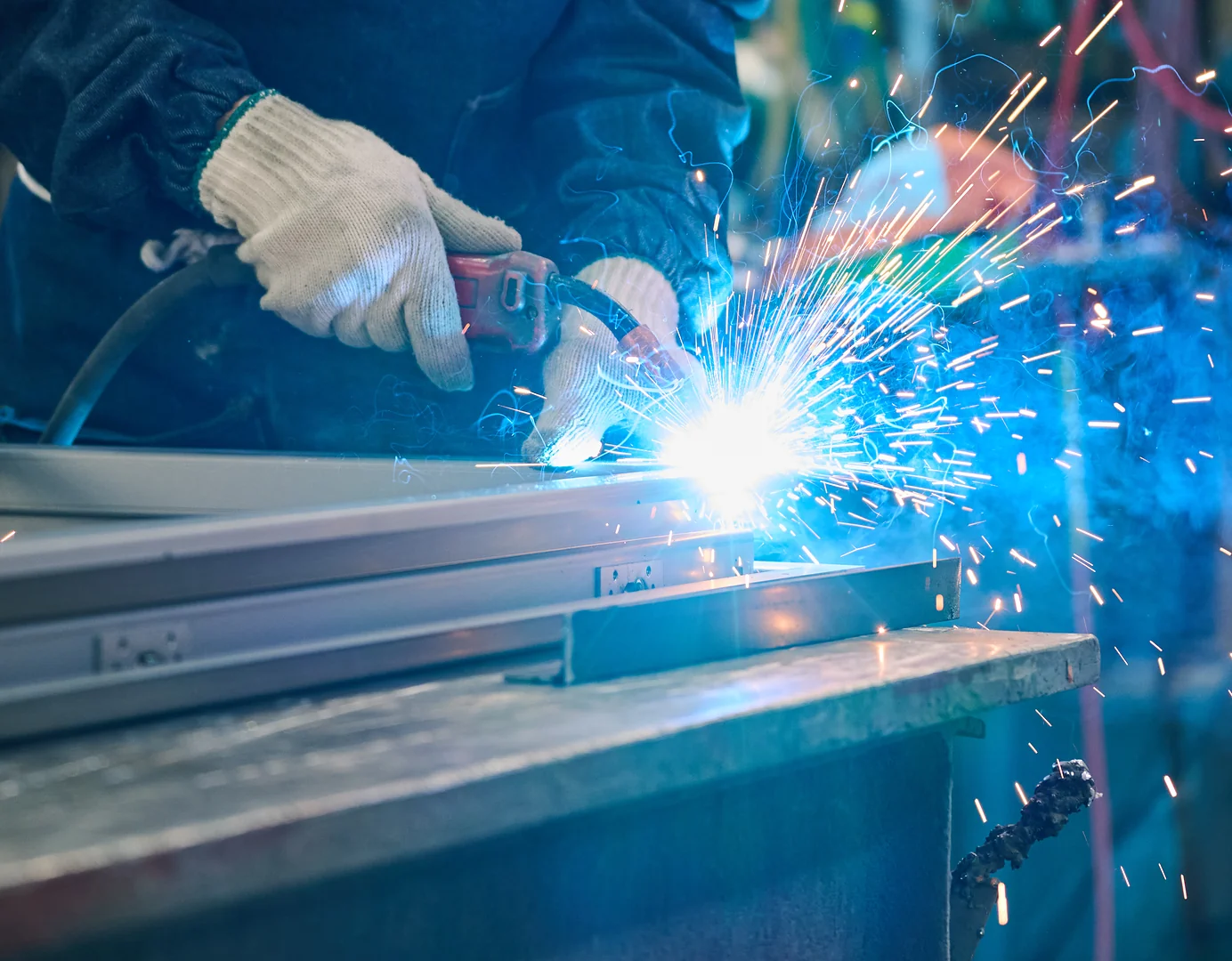 頑丈な鋼製建具・スチールドアの製造現場